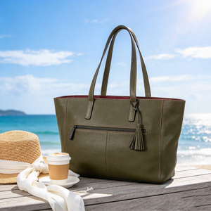 Sac fourre-tout en cuir décontracté avec pompon décoratif, grand sac à main de rangement pour le travail, les voyages et les sorties quotidiennes - Product Image 4