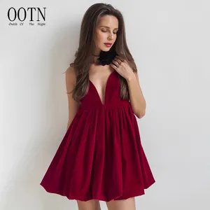 OOTN מסיבת אביב A-קו סקסי שמלות קצרות נשים 2024 שמלות קטיפה אלגנטיות עם צווארון V אופנה שמלה אדומה ללא גב