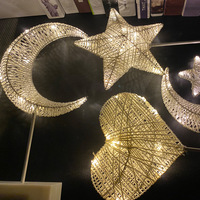 Nouvelle lampe de chevet moderne nordique en forme de lune, idéale pour la décoration de chambre à coucher et les éclairages d'ambiance.