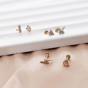 Lotus Wholesale Bijou de piercing pour l'oreille en or massif 14 carats véritable avec zircon, forme papillon, vis à filetage interne, type labret - Product Image 3