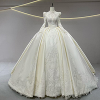 Robe de mariée de maternité grande taille en satin ivoire, coupe princesse, col montant, manches longues, avec appliques de dentelle, sequins, nœud et effet illusion, taille naturelle