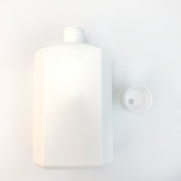 Bouteille en plastique blanche liquide, design hexagonal, corps durable, bouteille d'eau écologique, emballage de bouteille à capacité divisée
