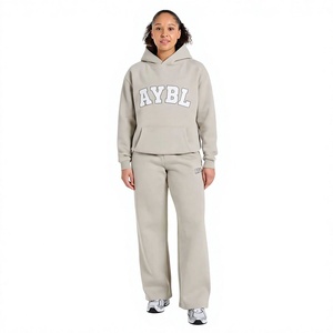 Conjunto de Dos Piezas al por Mayor: Sudadera de Felpa con Cuello Redondo y Pantalones Deportivos de Pierna Recta, con Bordado de Apliques Personalizado - Product Image 1