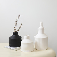 Vases géométriques décoratifs abstraits modernes Étagère minimaliste nordique Décor de table Vase en céramique blanche pour la décoration intérieure