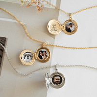 Collier Fengzhi vintage en acier inoxydable plaqué or 18 carats avec pendentif boîte à cadre ovale en forme de croix, album photo ouvrable et fermable, chaîne en acier inoxydable