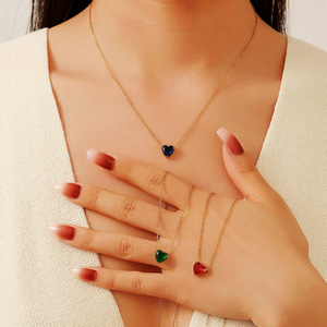 Collier en cristal en forme de cœur rouge, vert, bleu, plaqué or 18 carats, serti clos, style décontracté pour tous les jours - Product Image 3