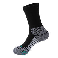 Haute qualité décontracté athlétique antidérapant Elite serviette bas Compression sport Logo personnalisé chaussettes de basket-ball pour hommes