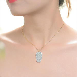 หยกธรรมชาติหยกขาวรูปใบไม้จี้ทอง 18K เครื่องประดับสตรีสไตล์จีนของขวัญพร้อมใบรับรองการประเมิน D583 - Product Image 4