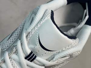 Zapatos Deportivos de Lujo de Diseño Nuevo, con Parte Superior de Malla, Cierre de Calcetín, Suela Gruesa con Amortiguación, Antiolor, Modernos y Casuales para Caminar - Product Image 4