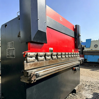 Presse plieuse hydraulique CNC pour tôles métalliques, idéale pour la production d'armoires électriques