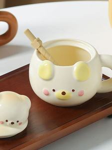 Taza de cerámica de oso acogedor con tapa, pajita y platillo, taza de café con diseño de Animal bonito para mujeres y niñas, regalo para parejas - Product Image 3