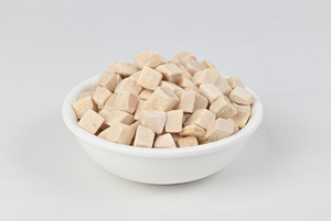 Friandises pour chats lyophilisées biologiques en gros, seau de granulés de poulet et d'épinards, riches en protéines, sans sucre, fabriquées à partir de viande de haute qualité - Product Image 1