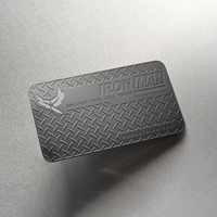 Plaque de nom rectangulaire moderne en acier inoxydable brossé, personnalisée en gros, avec impression gravée, numéro de série et code QR pour entreprises