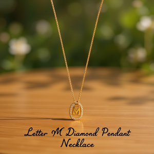 Collier avec pendentif lettre M en diamant 10x15 cm, chaîne en acier doré argenté - Product Image 3