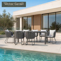 Ensemble de table et de chaises de salle à manger d'extérieur de luxe moderne, meubles de patio en aluminium tressé surdimensionnés pour hôtel, complexe hôtelier, villa
