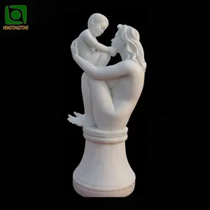 爱主题裸体母亲和婴儿玩雕像