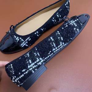 Ballerines pour femmes en cuir d'agneau 100%, légères, chaussures d'été avec détail de nœud à paillettes sur l'embout - Product Image 2