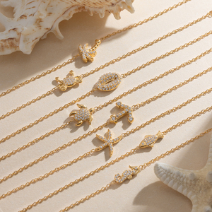 Bracciale a catena J&D Ocean Summer in acciaio inossidabile placcato oro 18K con zirconi, a tema vacanze, con cavalluccio marino, pesce, stella marina, tartaruga, granchio, ancora e albero di cocco - Product Image 3
