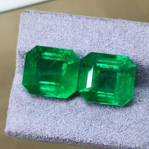 Par de Esmeraldas Naturales Verde Verdoso Certificadas por GILD de 8.80CT y 9.04CT, Corte Octogonal, 17.84CT en Total, para Joyería - Product Image 3