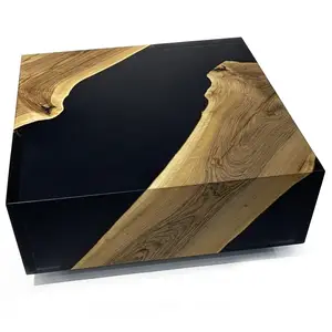 La table basse en bois massif avec grain de bois noir cube contemporain est placée de manière créative dans le salon et le bureau