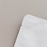 Sacs en plastique OEM/ODM en gros avec trou de suspension pour emballage de masques faciaux, pochette à trois soudures latérales haute barrière