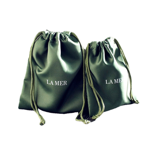 Luxe Zilveren Satijnen Tas Met Trekkoord Op Maat Logo Zacht Lederen Sieradentas Voor Geschenkverpakkingen - Product Image 1