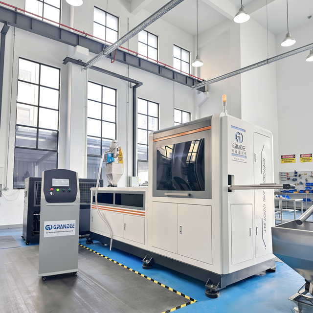 Complete Automatic Customizable Cap Compression Machine 28mm 38mm PE Cap Making Machine