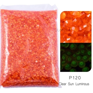OLeeya Strass Lumineux en Vrac 3mm 4mm 5mm 6mm, Pierres en Résine Non Thermocollantes qui Brillent dans le Noir pour Accessoires Vestimentaires - Product Image 5