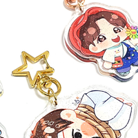 Kuien - Fournisseur en gros de porte-clés en plastique anime personnalisés de haute qualité avec paillettes imprimées sur des plaques acryliques