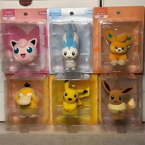 Ensemble de figurines floquées sous licence officielle Pikachu Eevee Psyduck Pachirisu Pawmi Mini décorations de bureau moelleuses jouets de collection boîte cadeau - Product Image 1