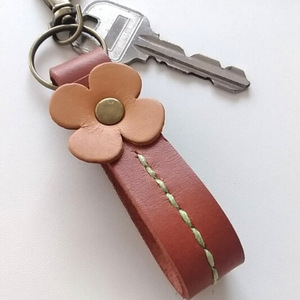 PU leather keychain, <b>sweet</b> and cute bag charm, <b>flower</b> car backpack ornament. - Product Image 4