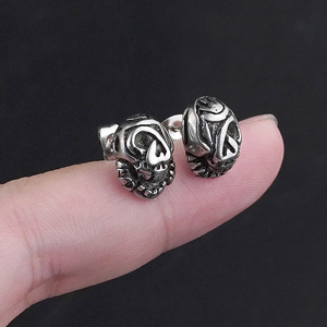 Boucles d'oreilles créoles tendance Hip Hop en acier inoxydable avec tête de mort, bijoux unisexes élégants et stylés - Product Image 3