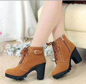 Hoher Absatz und dicker Absatz CASUAL BOOTS - Product Image 1