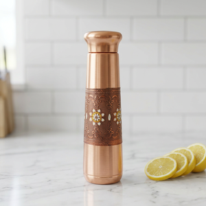 Botella de Agua Ecológica de Cobre Puro Cepillado con Diseño Contorneado Premium, Banda Moderna con Filigrana, 100% Hermética, para la Salud del Hogar, Cocina e Interiores - Product Image 2