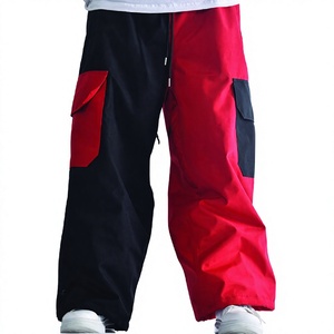 Pantalones de Nieve Impermeables Colorblock Rojo y Negro para Exteriores con Bolsillos Cargo, Cintura Ajustable y Diseño de Pantalones de Esquí Aislados - Product Image 1