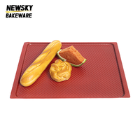 Loyang Panggang Datar Bergelombang Merah Aluminium 500X340X10mm Tebal 1.2mm Bentuk U Anti Lengket NEWSKY BAKEWARE Ramah Lingkungan