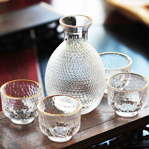 Japanisches transparentes Klarglas 4 Weinbecher Flagon Weinglas-Set mit Hammermuster und goldenem Rand - Product Image 1