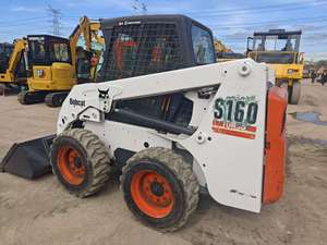 Chargeuse compacte Bobcat S160 d'<span class=keywords><strong>occasion</strong></span>, faible nombre d'heures de travail, avec accessoires <span class=keywords><strong>godet</strong></span> et <span class=keywords><strong>fourche</strong></span>, à vendre - Product Image 6