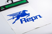 Étiquettes thermocollantes personnalisées avec logo en lettres pour vêtements, étiquettes en film PET floqué avec impression offset pour t-shirts et sweats à capuche