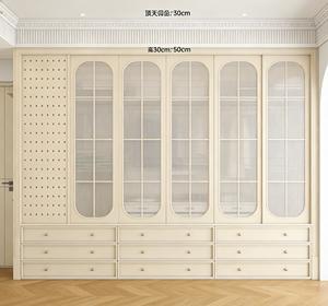 Armoire moderne vintage du sol au plafond avec grille en verre et panneau perforé |   Placard sur mesure haut de gamme avec base à tiroirs multiples - Product Image 3