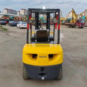 Excellent Condition Used Original Japan Komatsu 3-Ton Diesel Forklift FD30 Hydraulic <b>Side</b> Shifter Two Stage Mast in Stock - Product Image 2