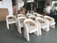 Table de salle à manger et chaises de canapé modernes, extensibles, grand modèle plat, pour usage résidentiel et villas, avec accoudoirs en bois massif, design italien créatif