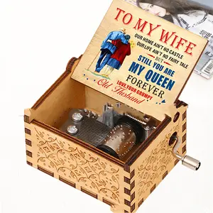 Caja de música de regalo de vacaciones de madera personalizada - Product Image 1