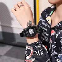 JUXYUAN Montres électroniques lumineuses de sport à la mode en gros, montres numériques LED étanches pour enfants, garçons et filles