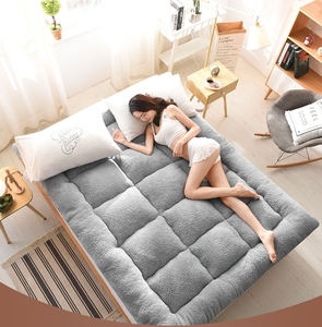 แผ่นรองที่นอนขนแกะสั้นหนาและที่กันลื่นนุ่มสำหรับป้องกันที่นอน - Product Image 3