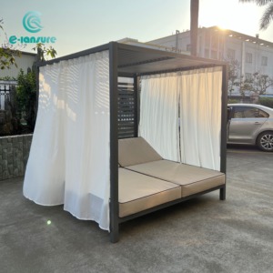 Lit de jardin élégant en aluminium pour l'extérieur avec coussin résistant aux intempéries, lit de salon de patio avec rideau blanc pour hôtel et complexe hôtelier - Product Image 4