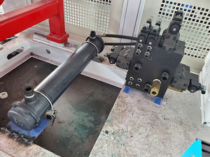 Machine en plastique Hdpe de 20/<span class=keywords><strong>25</strong></span> <span class=keywords><strong>litres</strong></span> pour fabrication de bouteilles de 20 <span class=keywords><strong>litres</strong></span>, moulage par Extrusion - Product Image 3