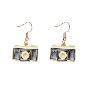 Pendientes de mujer con diseño de cámara de dibujos animados, máquina de coser vintage y teléfono antiguo, estilo retro de moda. - Product Image 5