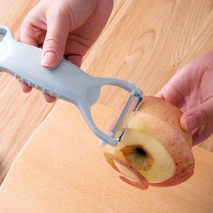 Éplucheur multifonctionnel avec râpe pour l'ail et les légumes, outil de cuisine - Product Image 2