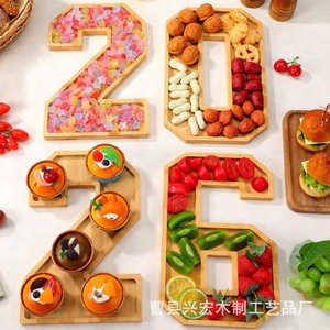 Plateau de service en bambou avec lettres et chiffres, couleur bois naturel, pour la présentation des aliments lors de fêtes ou à la maison - Product Image 4